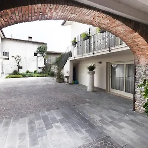 https://corte-elvira.it-lombardy.com